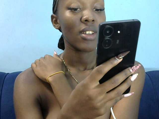 Trisha254 live cam on BongaCams