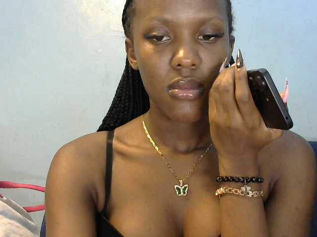 Trisha254 live cam on BongaCams