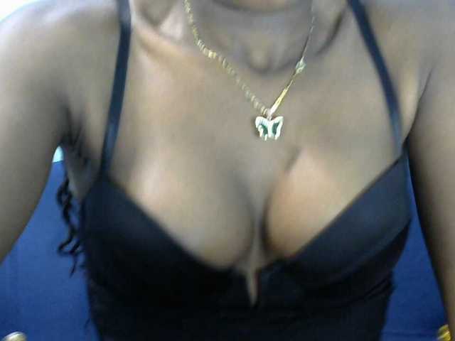 Trisha254 live cam on BongaCams