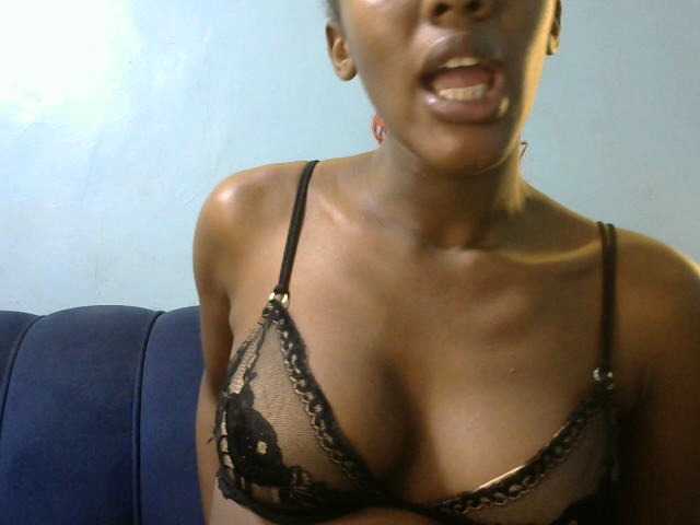 le modèle Trisha254 est en webcam porno dans un show sur le site bongacams, il possède les tags suivants: Ebony,Brunette,Trimmed