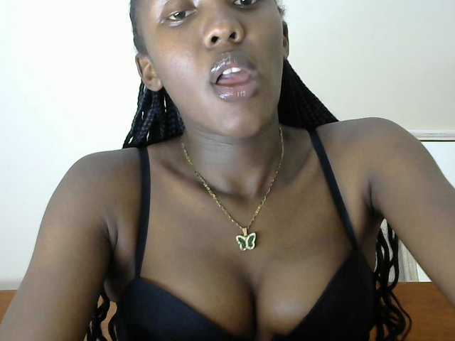 Trisha254 live cam on BongaCams