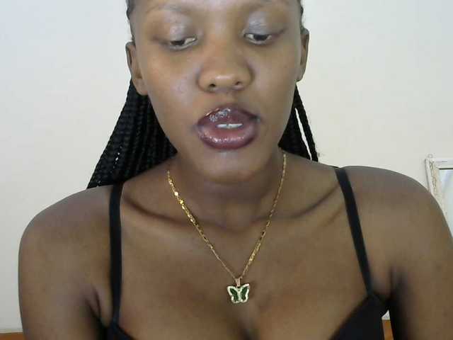 Trisha254 live cam on BongaCams