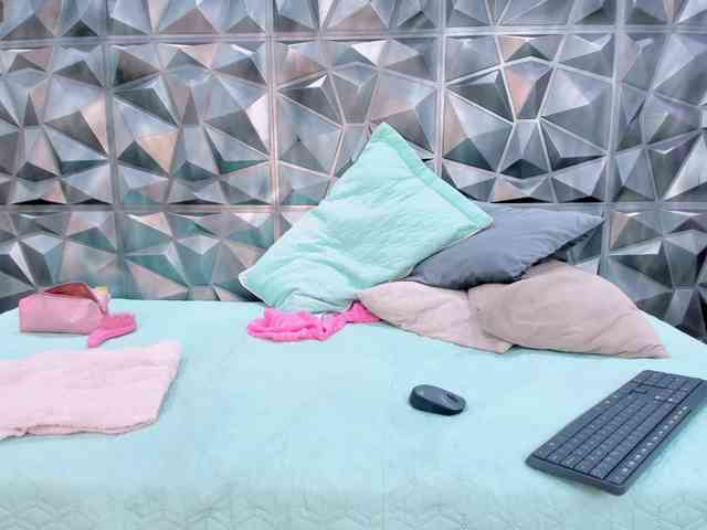 SalmaRose webcam