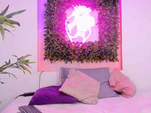 SalmaRose webcam