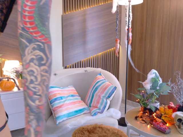 EmmaaFoster, live now on BongaCams