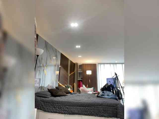 emmaafoster's live room