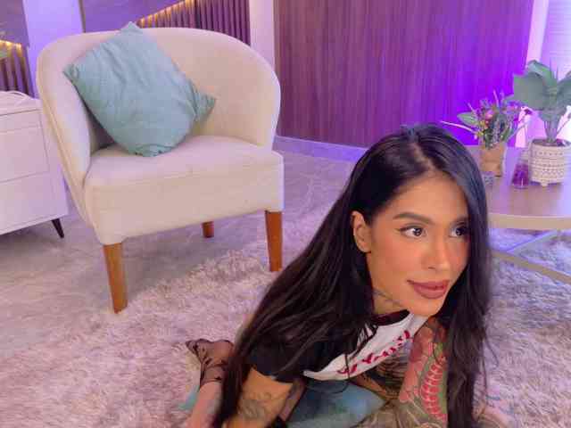 EmmaaFoster Live Webcam on BongaCams