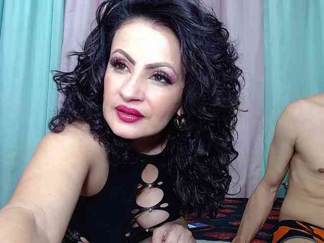 DonatelaHotCouple webcam