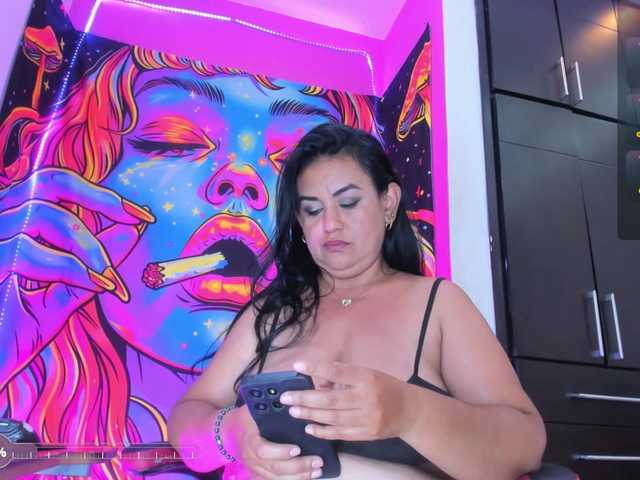 Elena-Milf live cam on BongaCams