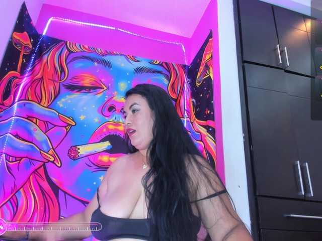 Elena-Milf live cam on BongaCams