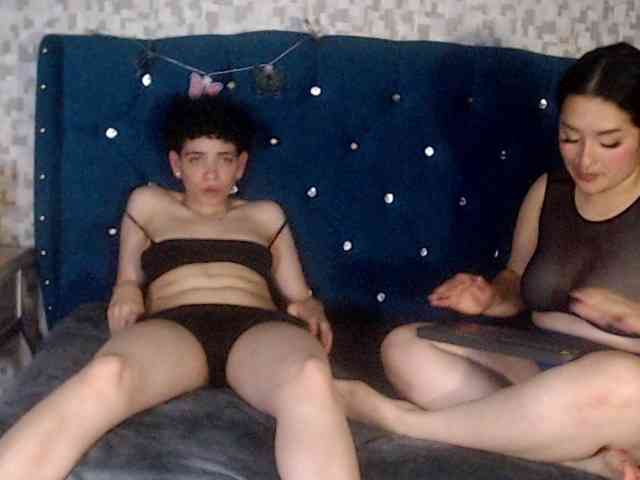 MeganAndRachelBlack webcam