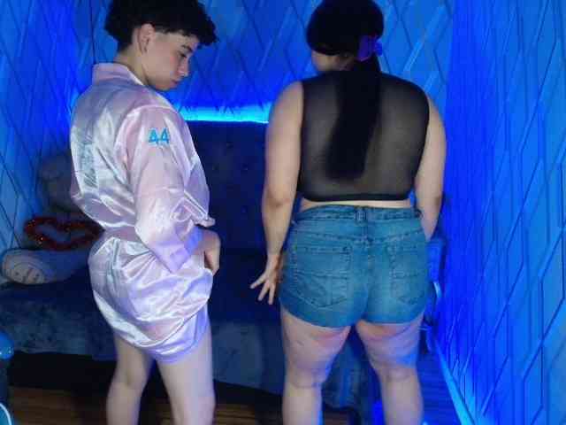 MeganAndRachelBlack webcam