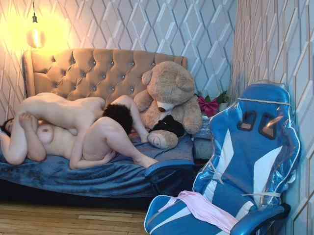 MeganAndRachelBlack webcam