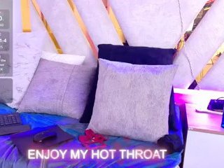 Luna-Naughty1