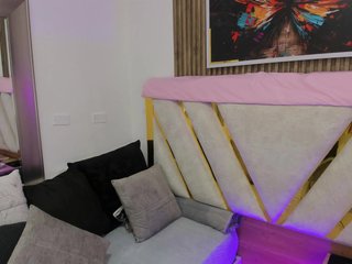 Luna-Naughty1 Porn Show