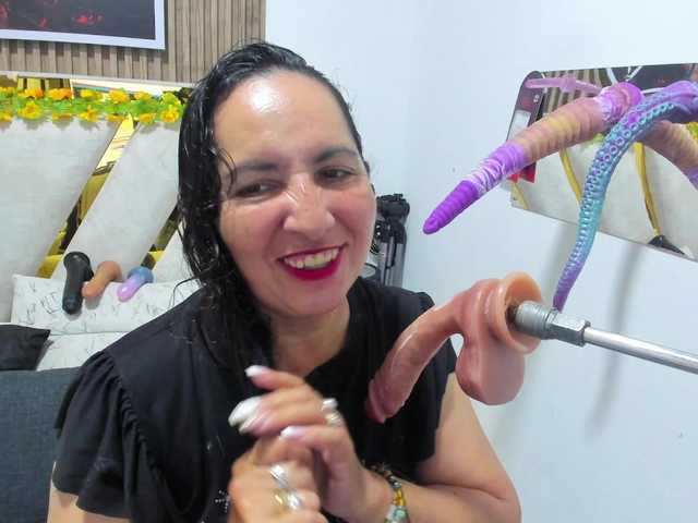 Luna-Naughty1 live cam on BongaCams