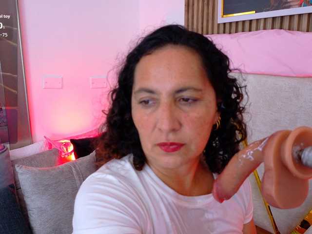 Luna-Naughty1, en directo ahora en BongaCams
