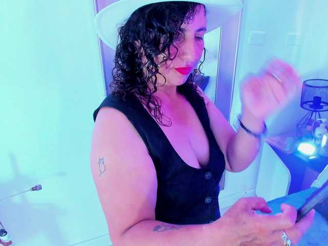 Luna-Naughty1