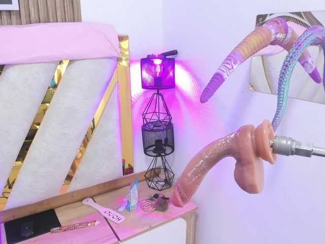 Luna-Naughty1 live cam on BongaCams