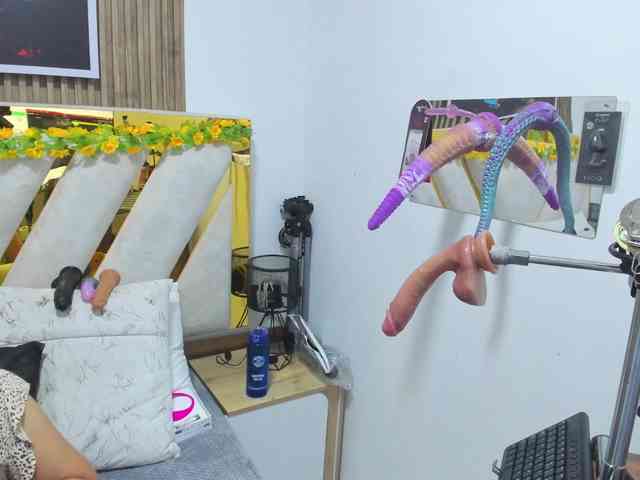 Luna-Naughty1 webcam