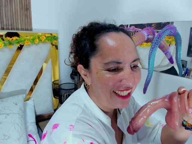 Luna-Naughty1