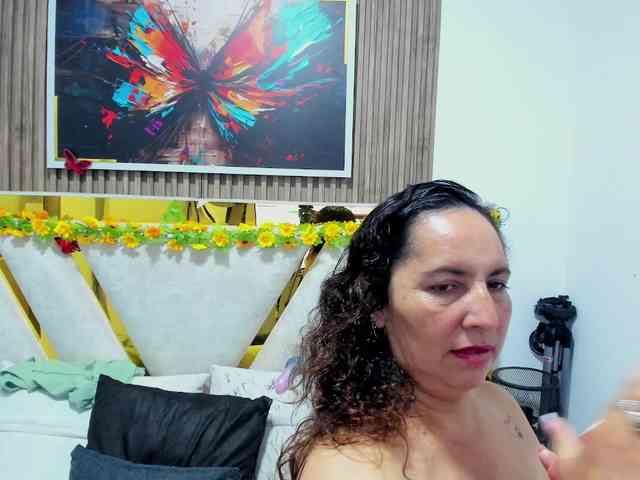 Luna-Naughty1 webcam