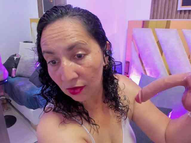Luna-Naughty1 webcam