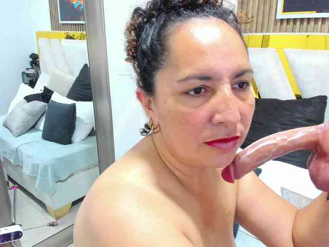 Luna-Naughty1 webcam