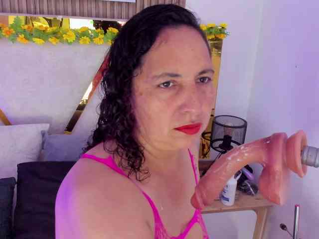 Luna-Naughty1