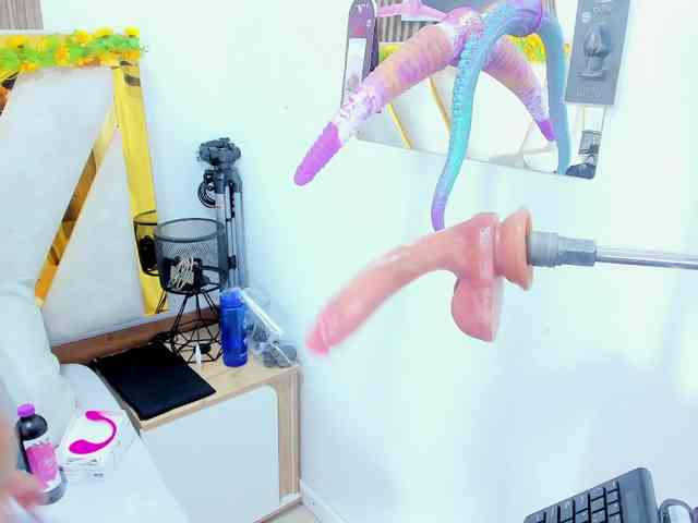 Luna-Naughty1 webcam