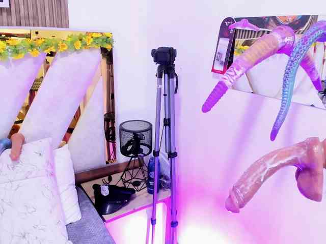 Luna-Naughty1 webcam