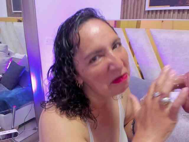 Luna-Naughty1 webcam