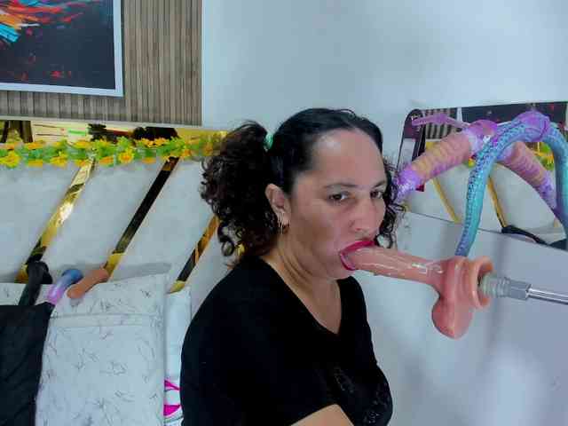 Luna-Naughty1 webcam