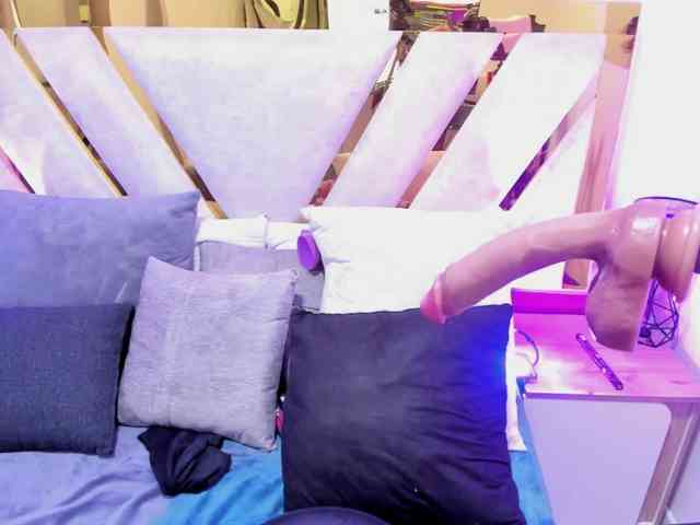 Luna-Naughty1 webcam