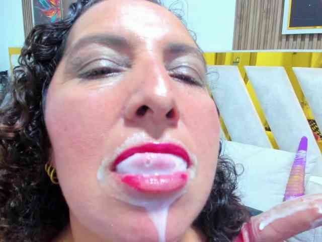 Luna-Naughty1 webcam