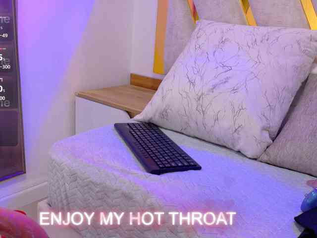 Luna-Naughty1 webcam