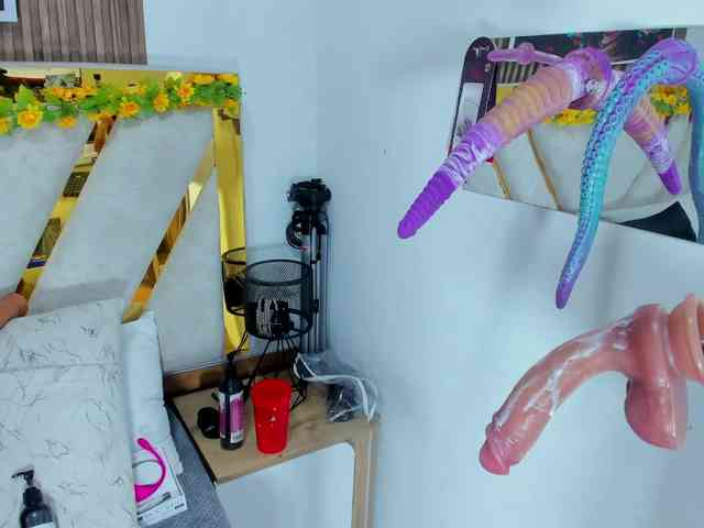 Luna-Naughty1 webcam
