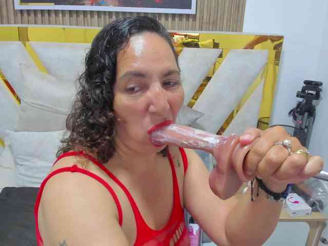 Luna-Naughty1