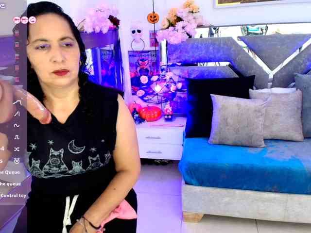 Luna-Naughty1
