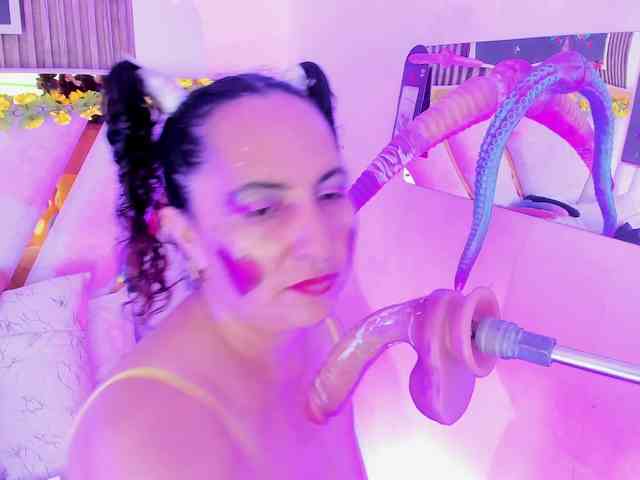 Luna-Naughty1