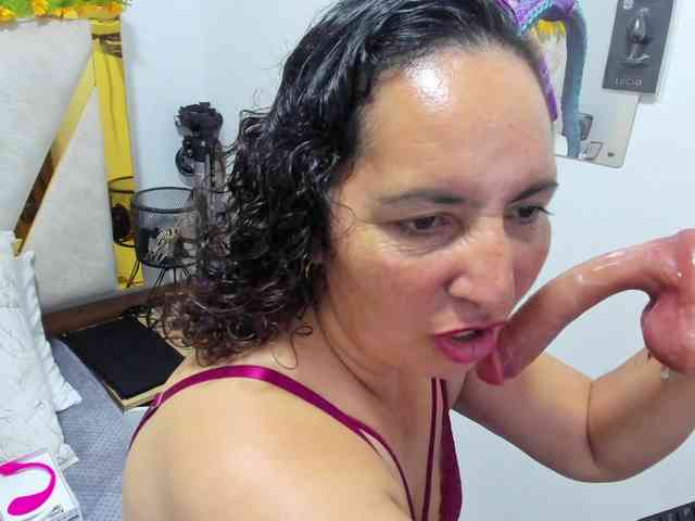 Luna-Naughty1 webcam