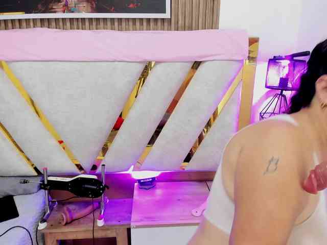 Luna-Naughty1 webcam