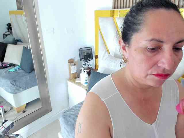 Luna-Naughty1 webcam