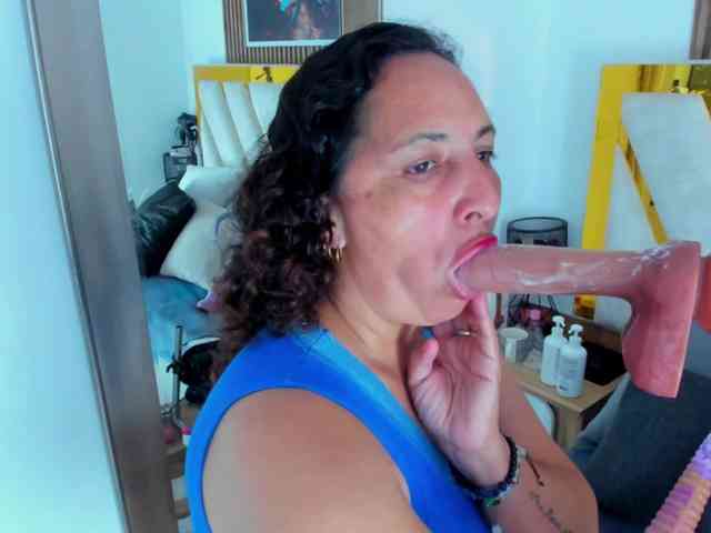 Luna-Naughty1