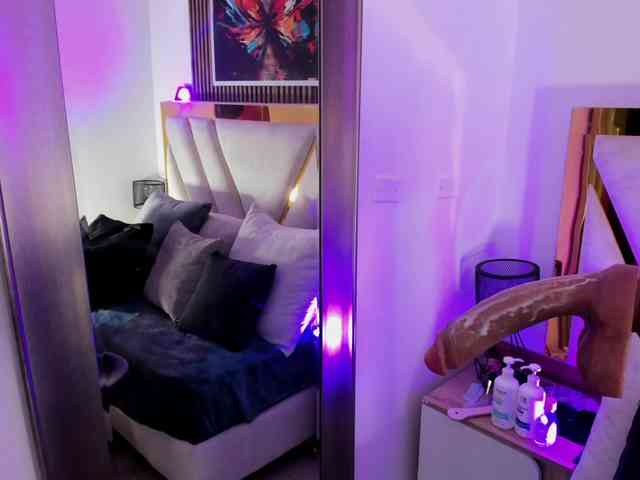 Luna-Naughty1 webcam