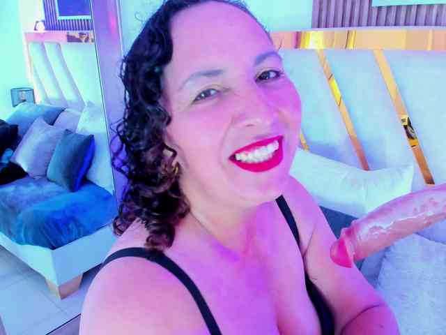 Luna-Naughty1