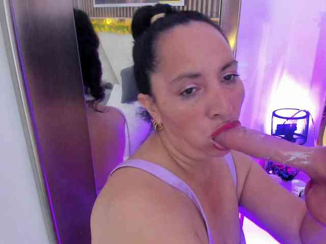 Luna-Naughty1 webcam