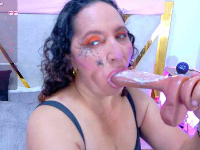 Luna-Naughty1