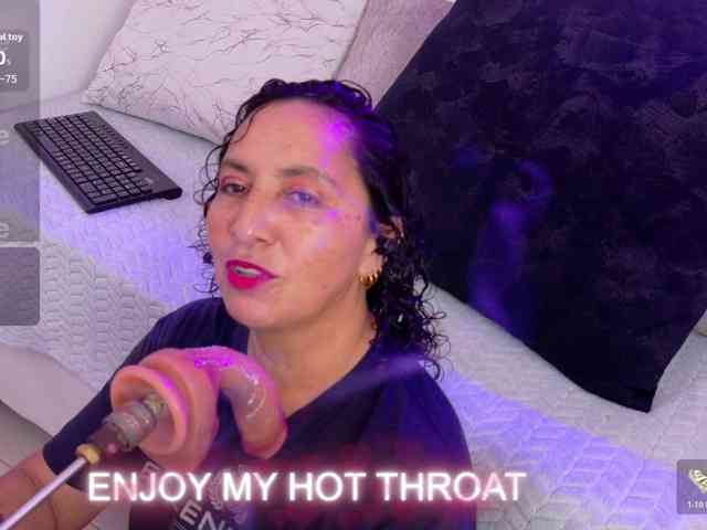Luna-Naughty1 webcam