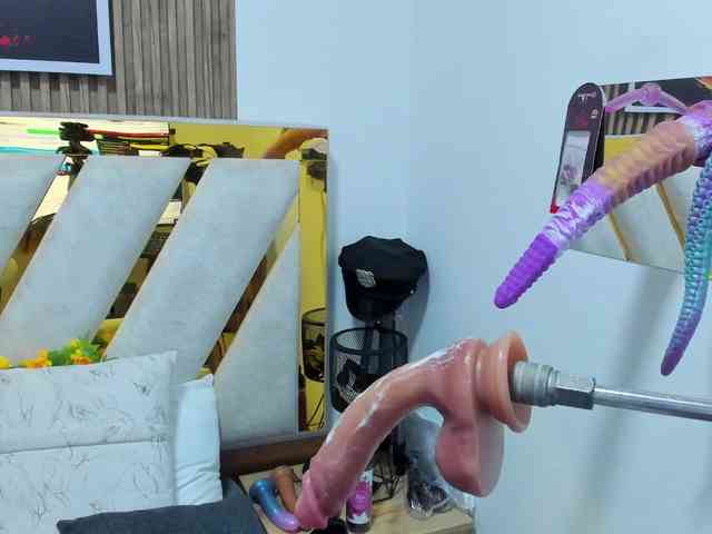 Luna-Naughty1 webcam